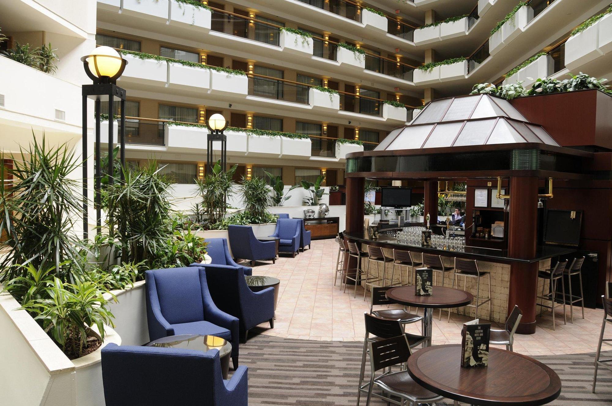 Embassy Suites Tysons Corner Interior foto