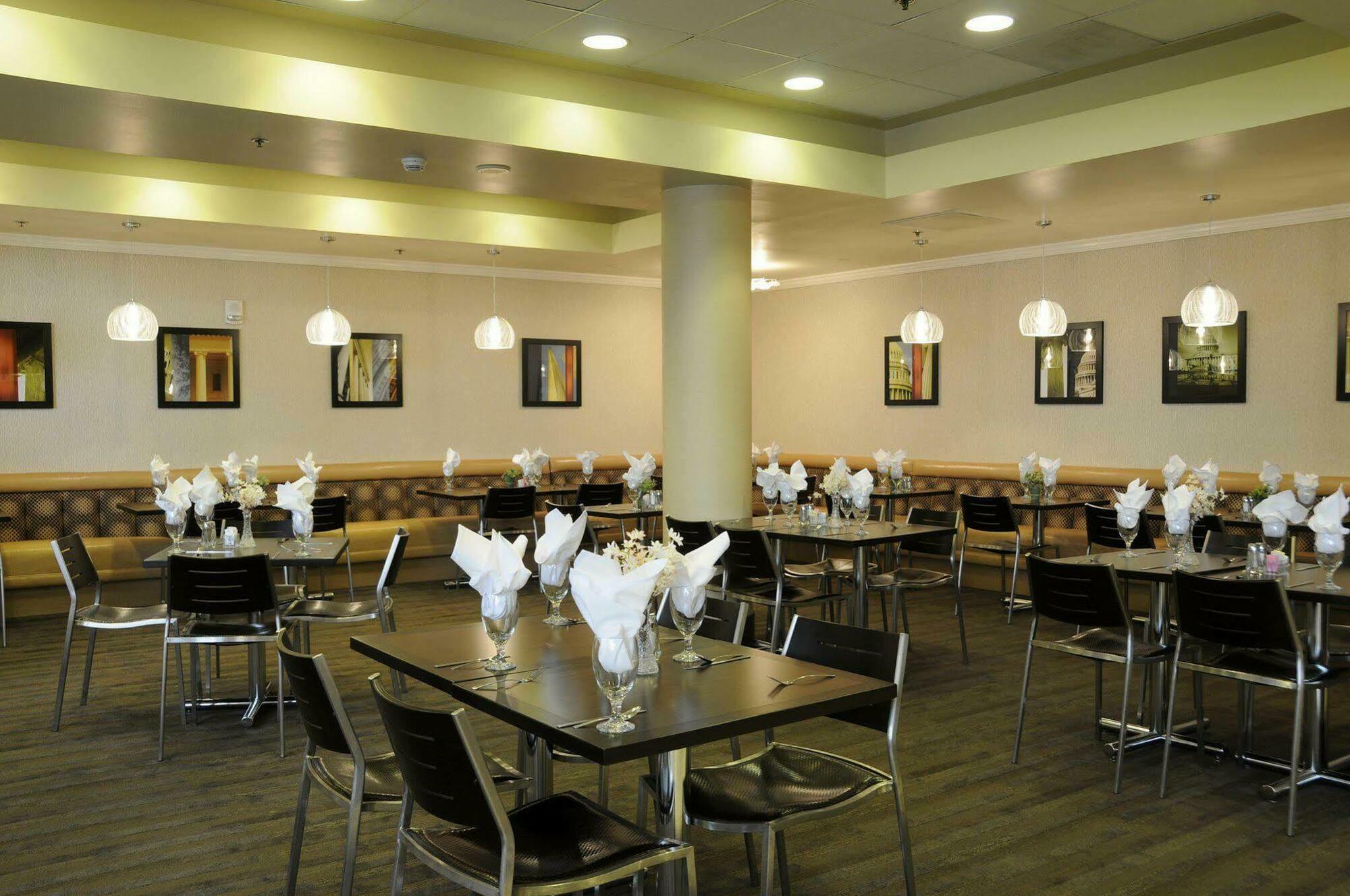 Embassy Suites Tysons Corner Restaurant foto